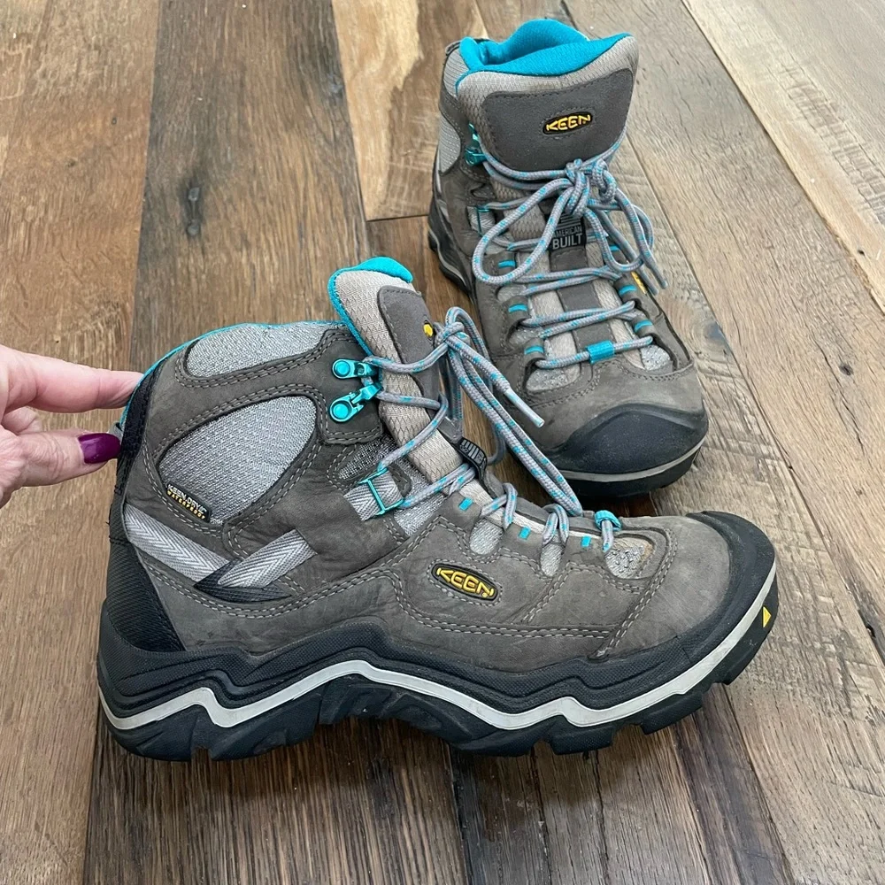Keen waterproof hiking boots Wm 9